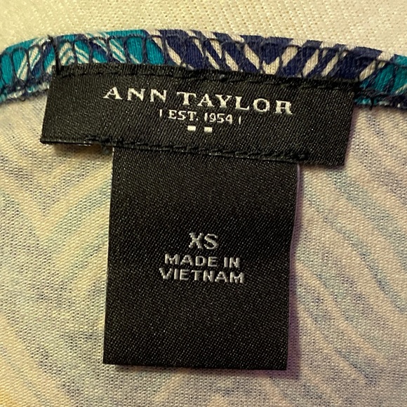 💕3 for $20 💕 Zigzag pattern blouse - Picture 4 of 5